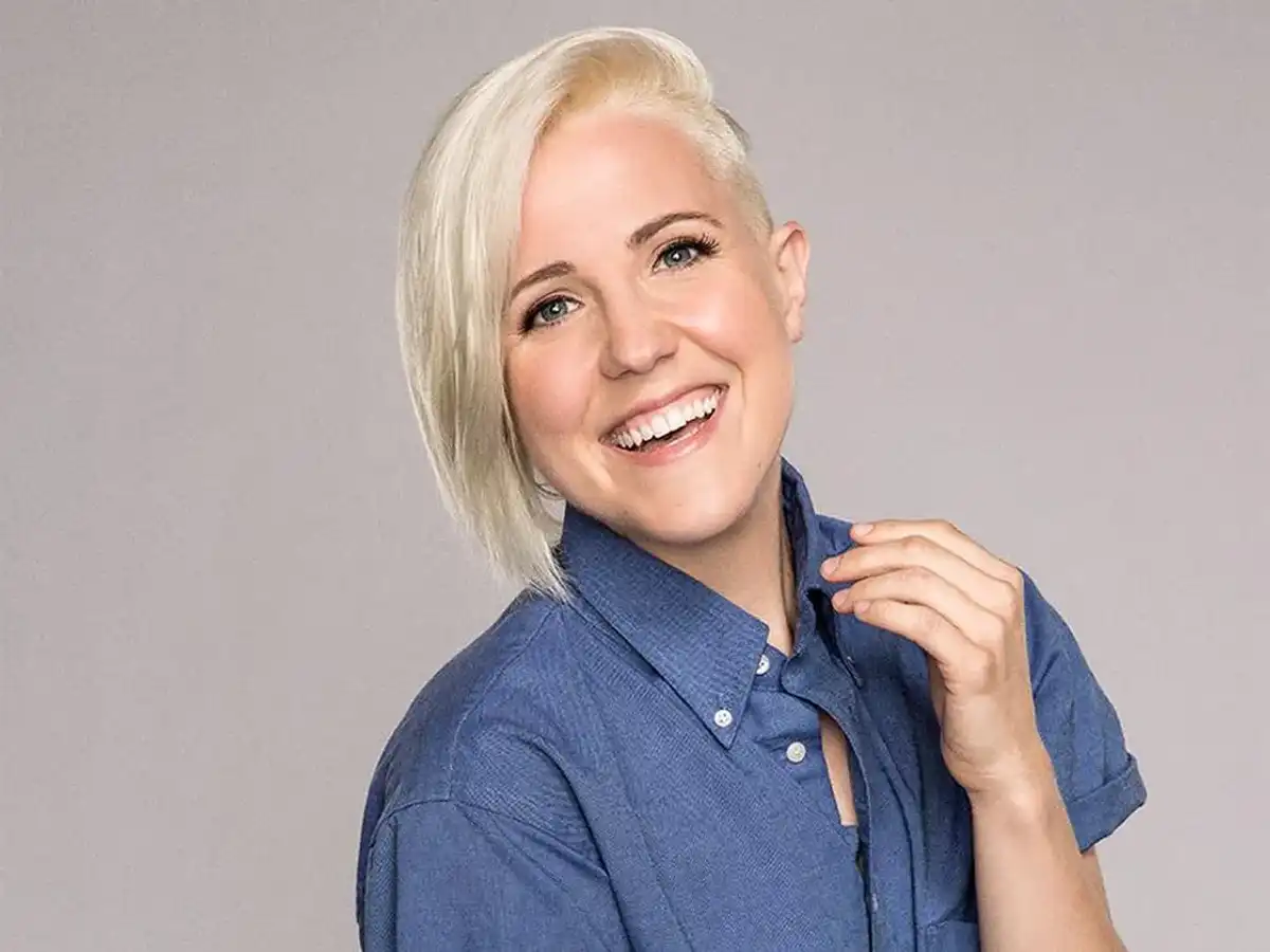 Hannah Hart Net Worth Age Height Bio Sister Wife TeamBoma   Hannah Hart.webp